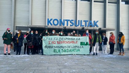 Trabajadoras de la limpieza de Bilbao en huelga contra los despidos: “Para ellos somos mercancía”