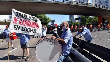 Despedidos de Garbarino cortaron Puente Pueyrredón por pago de sueldo e indemnizaciones