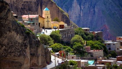 Un alud de barro cayó en Iruya, asustando a la población y dejando varados a los turistas