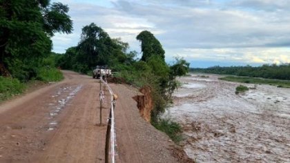 Crecida del Rio San Lorenzo provoca desmoronamiento de parte de ruta 83