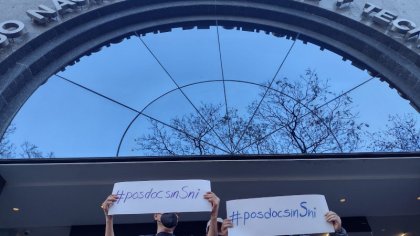 Posdoctorados protestan frente a CONACYT por suspensión de pagos