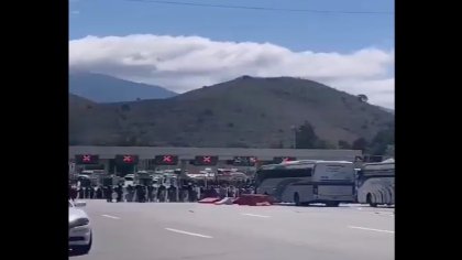 La Guardia Nacional reprime a normalistas de Ayotzinapa en la Autopista del Sol