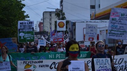  Importante movilización en La Plata por un mar sin petróleo