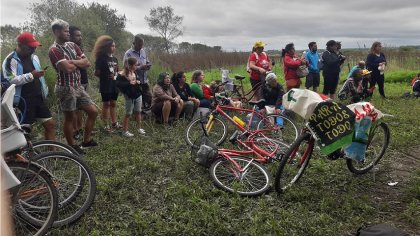 Bicicleteada en defensa de los espacios verdes y contra la contaminación en La Matanza - YouTube