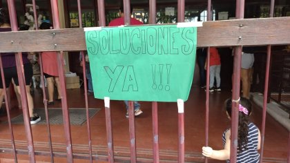 Explosión en una escuela de Boedo: familias y docentes se movilizaron en reclamo de soluciones