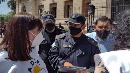 La Policía de Morales persigue a los docentes en paro