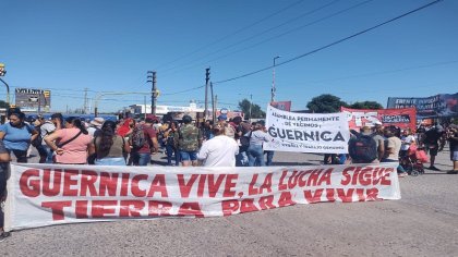 Las familias de Guernica se movilizaron al municipio 