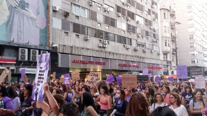 Multitudinaria marcha por el 8M 