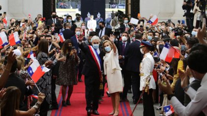 "Chao Piñera": despedida en impunidad y manifestaciones en el frontis de La Moneda 