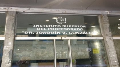 En el Joaquín V. González cambian planes a estudiantes de manera inconsulta