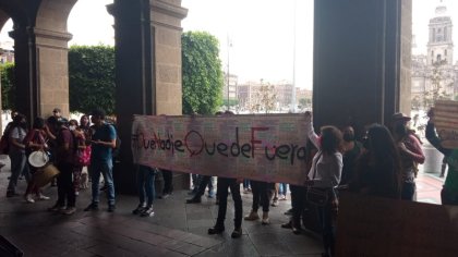 Trabajadores de cultura comunitaria realizan mitin frente a Palacio de Gobierno de CDMX