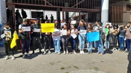 Estudiantes y docentes del secundario Vergara se organizan por una escuela en condiciones