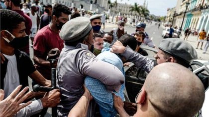 Continúan las escandalosas condenas por las protestas del 11J y la burocracia fustiga a “La Joven Cuba”