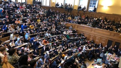 Más de 600 estudiantes se reunieron en La Sorbona para ampliar la movilización contra Macron y Le Pen