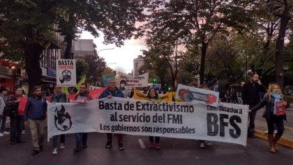 Gran movilización en La Plata contra el extractivismo en el Día Internacional de la Tierra.