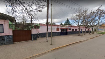 La secundaria 76 de Merlo se organiza: “Nos dan comida con gusanos”