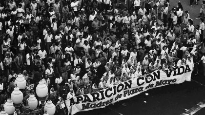 Hace 45 años las Madres hacían su primer Ronda en Plaza de Mayo