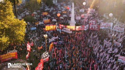 Masivo acto en Plaza de Mayo del Frente de Izquierda Unidad por el 1° de Mayo