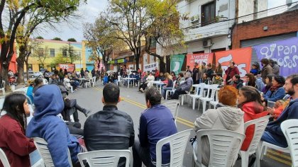 Gran asamblea y jornada cultural en la víspera del día de los trabajadores en Barracas