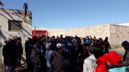 La empresa Alfa Lince de Munro cerró dejando a 250 familias en la calle - YouTube