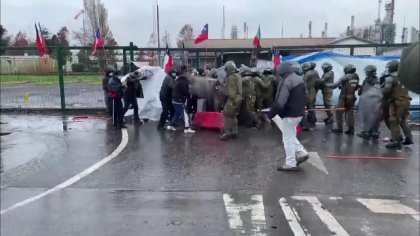 Urgente: Boric ordena el desalojo y reprime a trabajadores subcontratistas de ENAP