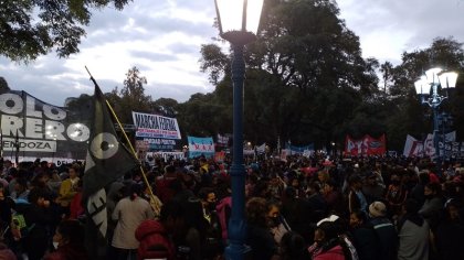 La Marcha Federal comenzó en Mendoza con un acto en la Plaza Independencia