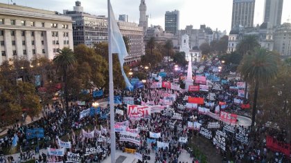 Masiva Marcha Federal a Plaza de Mayo - YouTube