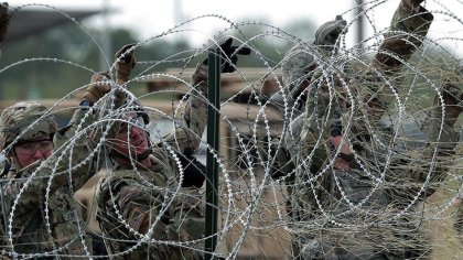 Gobiernos de Texas y Coahuila van a colocar alambre de púas en muro fronterizo