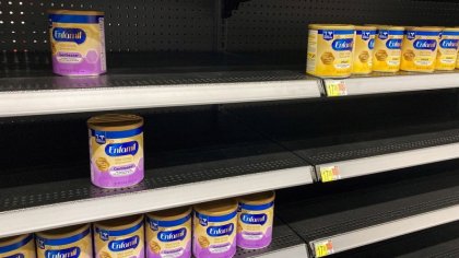 Qué hay detrás de la escasez de leche de fórmula en Estados Unidos