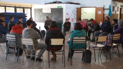 Asamblea por la emergencia habitacional en San Martín de los Andres - YouTube