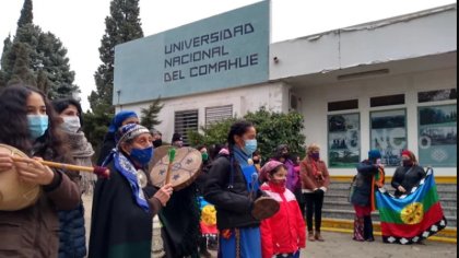 Repudian campaña racista contra el izamiento de la bandera mapuche en la Universidad del Comahue