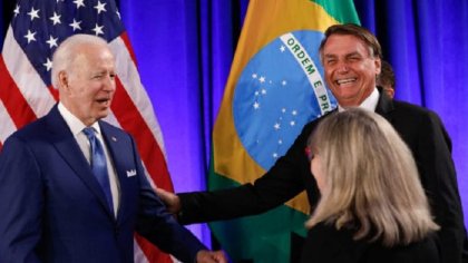 El cinismo "democrático" de Biden y la sumisión de Bolsonaro