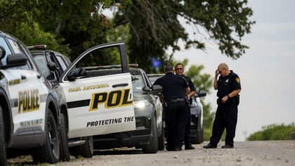 Mueren cuatro migrantes en accidente mientras huían de la policía texana