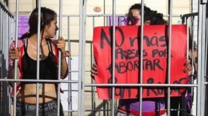 El Salvador: imponen pena máxima a joven por aborto espontáneo