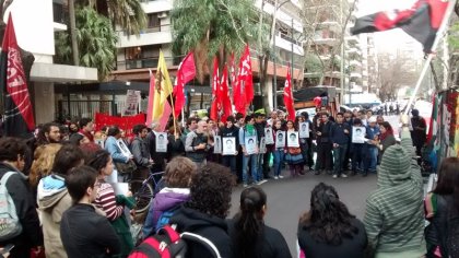 A un año de la desaparicón de los 43 normalistas, acción frente a la Embajada de México - YouTube