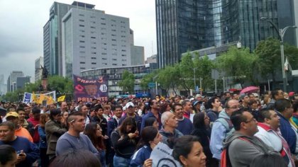 Importante participación de trabajadores del STUNAM en marcha por Ayotzinapa