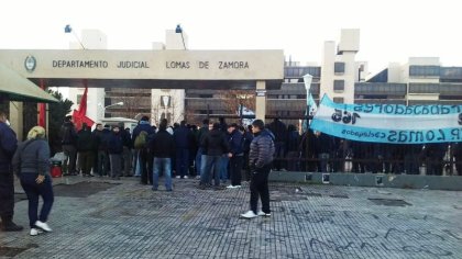 Manifestación de choferes de líneas 165 y 112 ante vaciamiento de la empresa