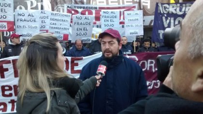 Trabajadores del gremio jabonero cortan Av Corrientes y Callao - YouTube