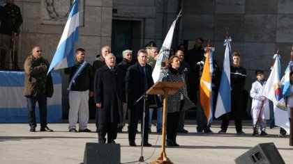 Macri habló en un Monumento a la Bandera con público restringido y represión