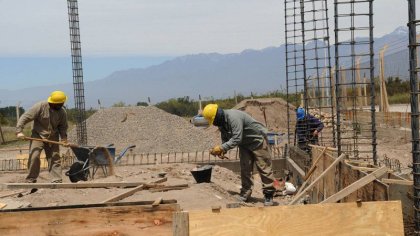 En abril cayó 12 % el empleo en la construcción