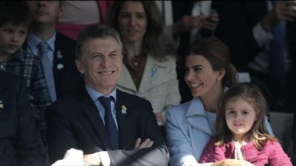 Macri recalculó y "cansado" participó del desfile militar por el Bicentenario