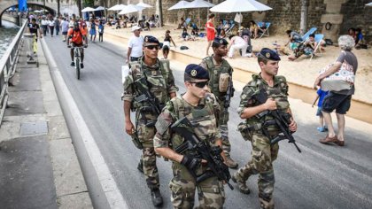 Hollande refuerza acciones militares en Siria e Irak y controles dentro de Francia