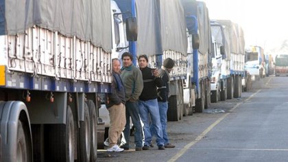 Se levanta el lock out de los transportistas de cereales