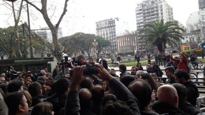 Ordenan detención de Bonafini e intentan allanar sede de Madres de Plaza de Mayo