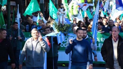 Gustavo Menéndez: rezos para los trabajadores, beneficios para los empresarios