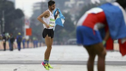 #Rio2016: emotivo gesto de solidaridad en la maratón olímpica