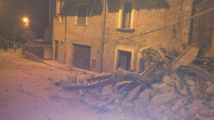 Sismo arrasa ciudad en Italia