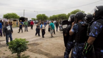 [Video] Prepotente desalojo de la Policía de Catamarca a familias de Valle Hermoso