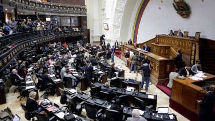 La oposición aprueba en la Asamblea Nacional iniciar un "proceso político" contra Maduro