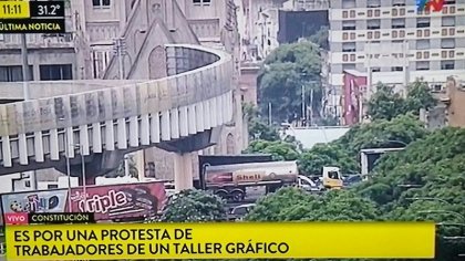 TN miente: “informa” que corte de autopista 25 de Mayo es reclamo de “un taller gráfico”